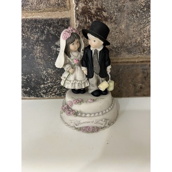Kim Anderson's Pretty as a Picture 'Promises Of Love'  Bride & Groom Music Box - Picture 1 of 7